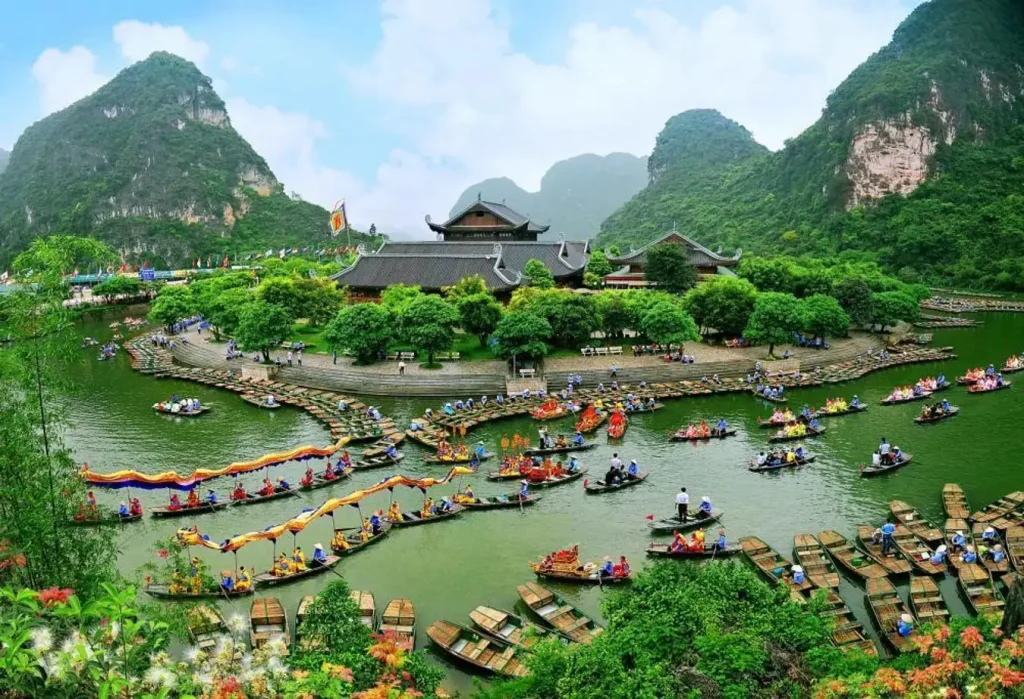 TOUR TO ANCIENT CITY HOALU